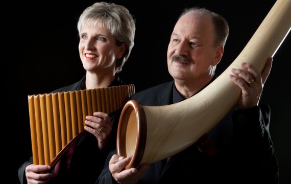 Das AlpPan Duo: Kurt Ott (Alphorn) und Käthi Kaufmann (Panflöte)