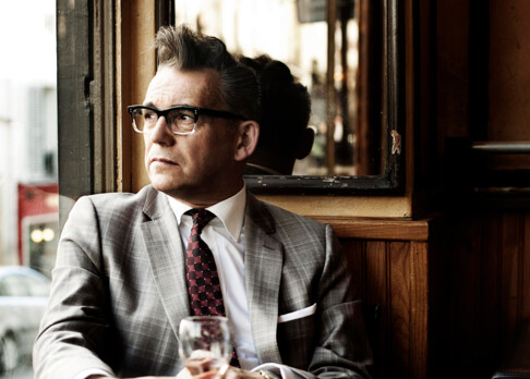 Der Sänger Götz Alsmann mit der SWR Big Band im KKL Luzern