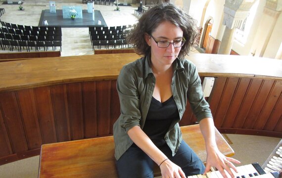 Maja Bösch, Organistin: Studierte Orgel und Chorleitung in Luzern